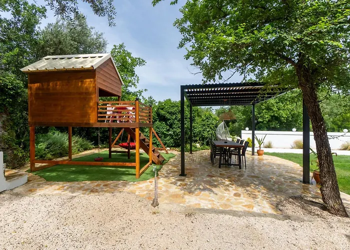 Villa The Well House By Iwawi Faiakes